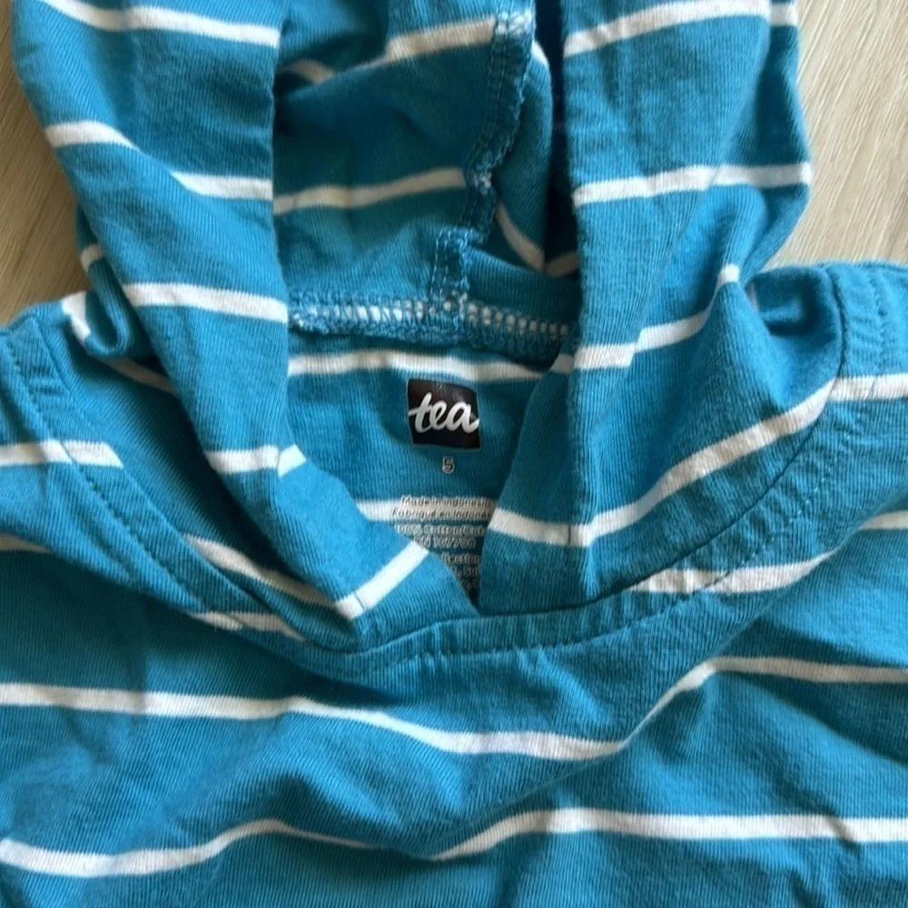 Tea Collection blue striped hoodie size 5 - Picture 2 of 2